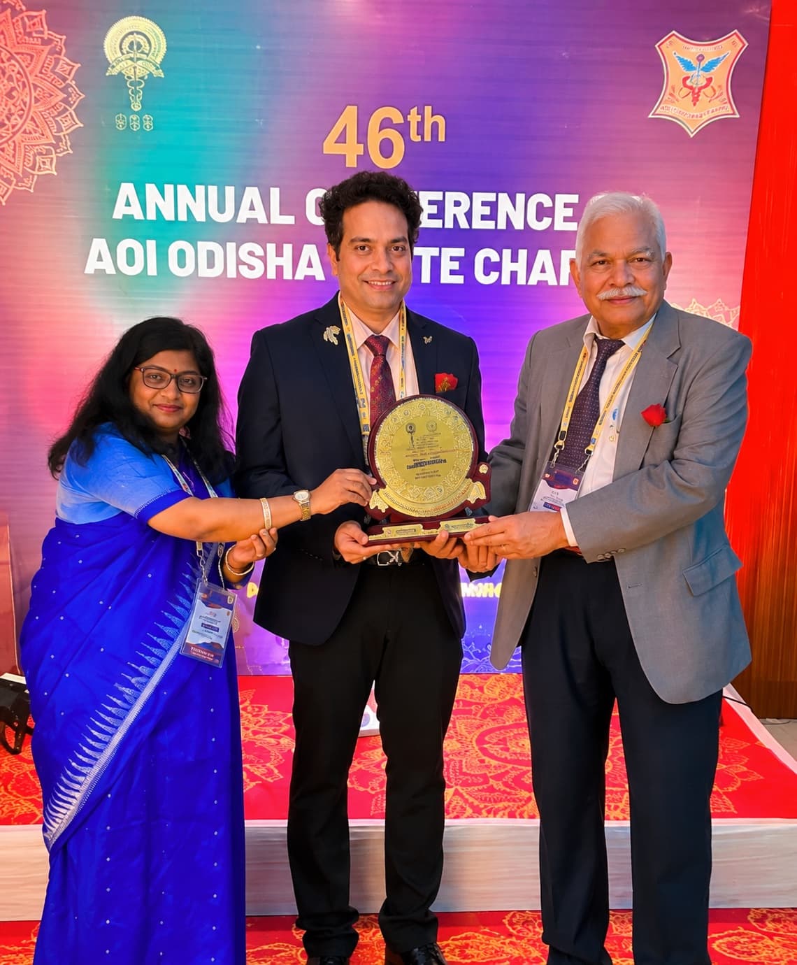 Dr. Radhamadhab Sahu receiving AOI Odisha State Surgical Honors